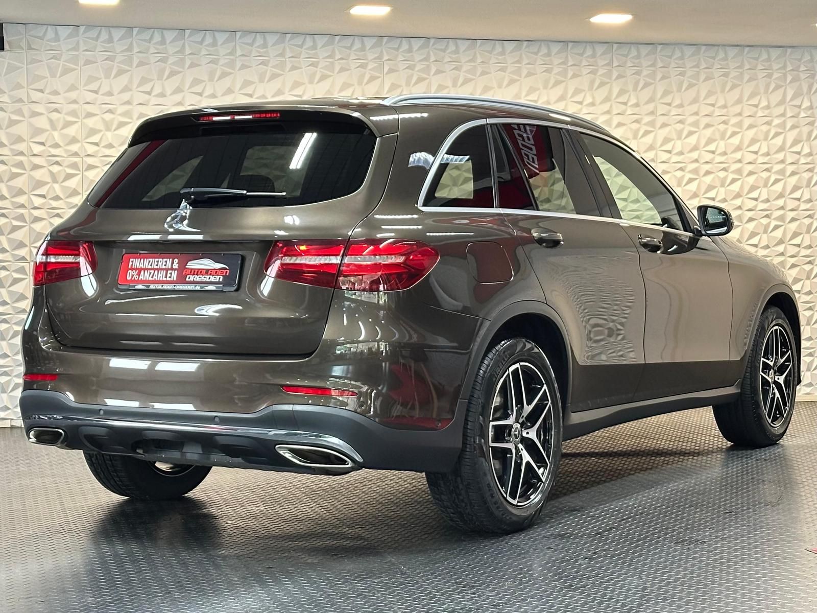 MERCEDES-BENZ GLC 300 AMG 4MATIC* LED#AHK#TEMPO#SPUR#NAVI#SHZ - Image 8