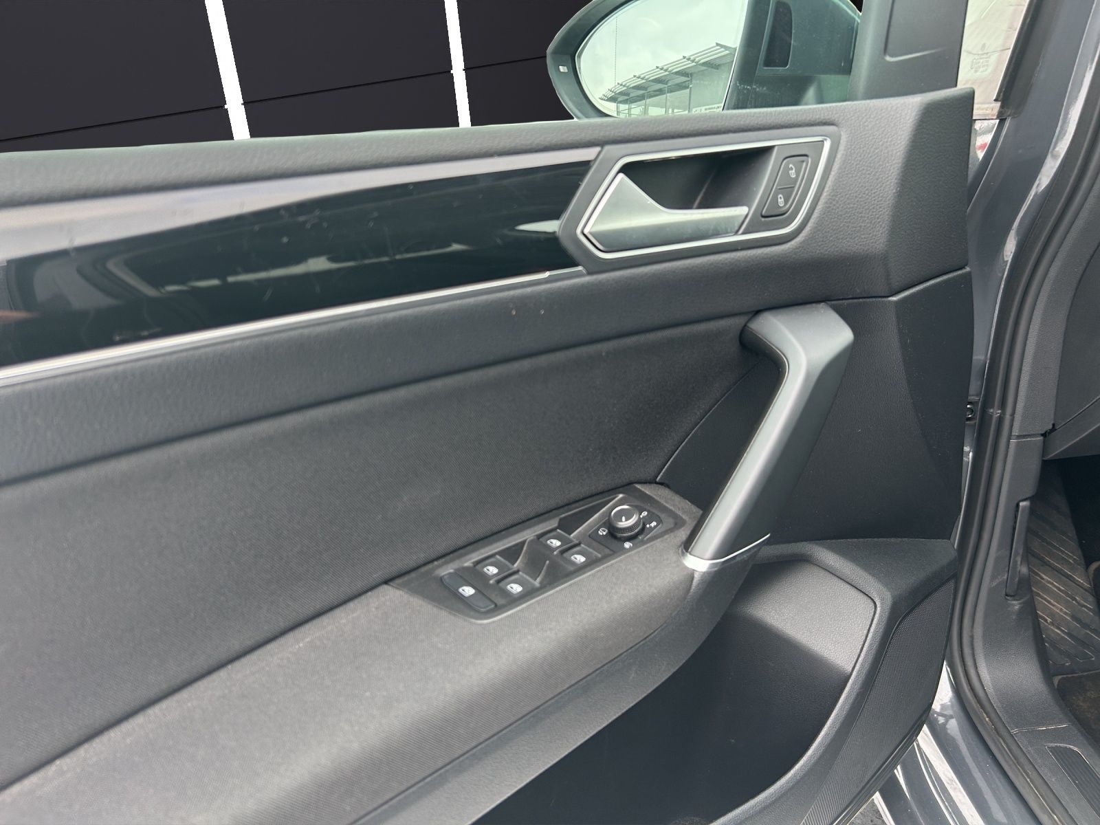 Fahrzeugabbildung Volkswagen Touran Highline TDI DSG LED ACC AHK SH Massage P