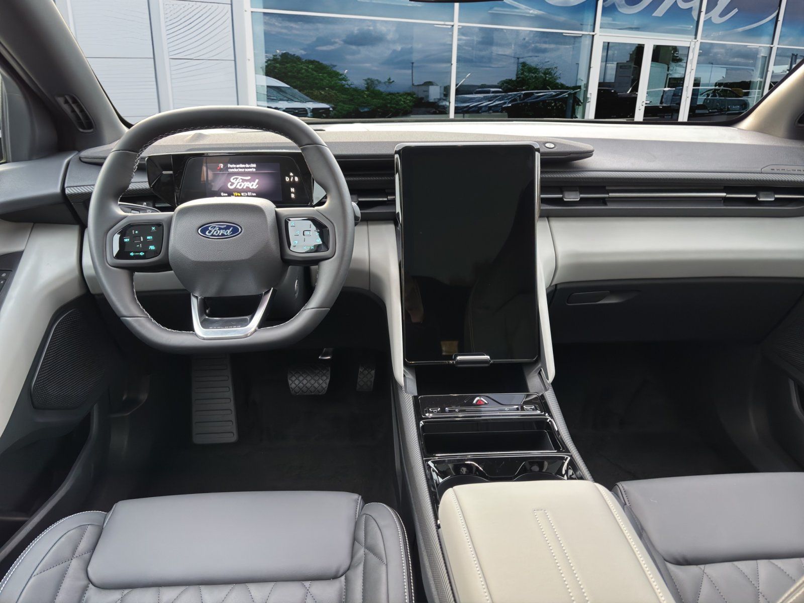 Fahrzeugabbildung Ford Explorer Premium RWD #Fahrerassistenz-Paket