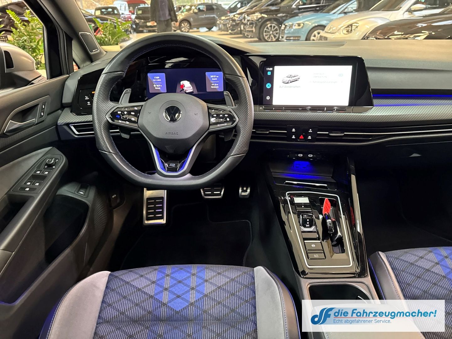 Fahrzeugabbildung Volkswagen Golf VIII Variant R Line 4Motion HUD AD AHK-klap