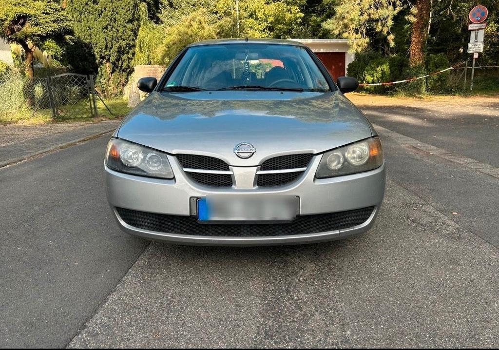 Nissan Almera