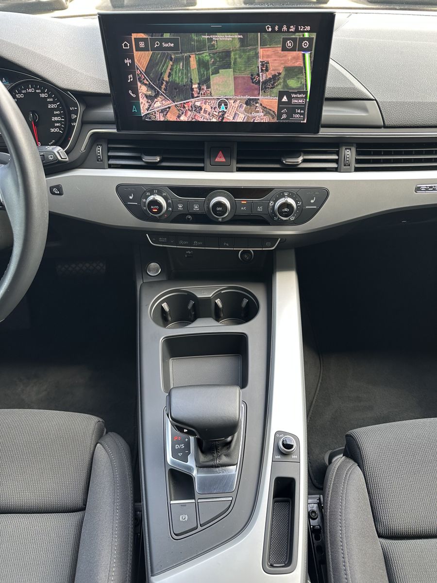 Fahrzeugabbildung Audi A4 Avant 45 TFSI Qu S-Line Black NAV+MATRIX+ACC