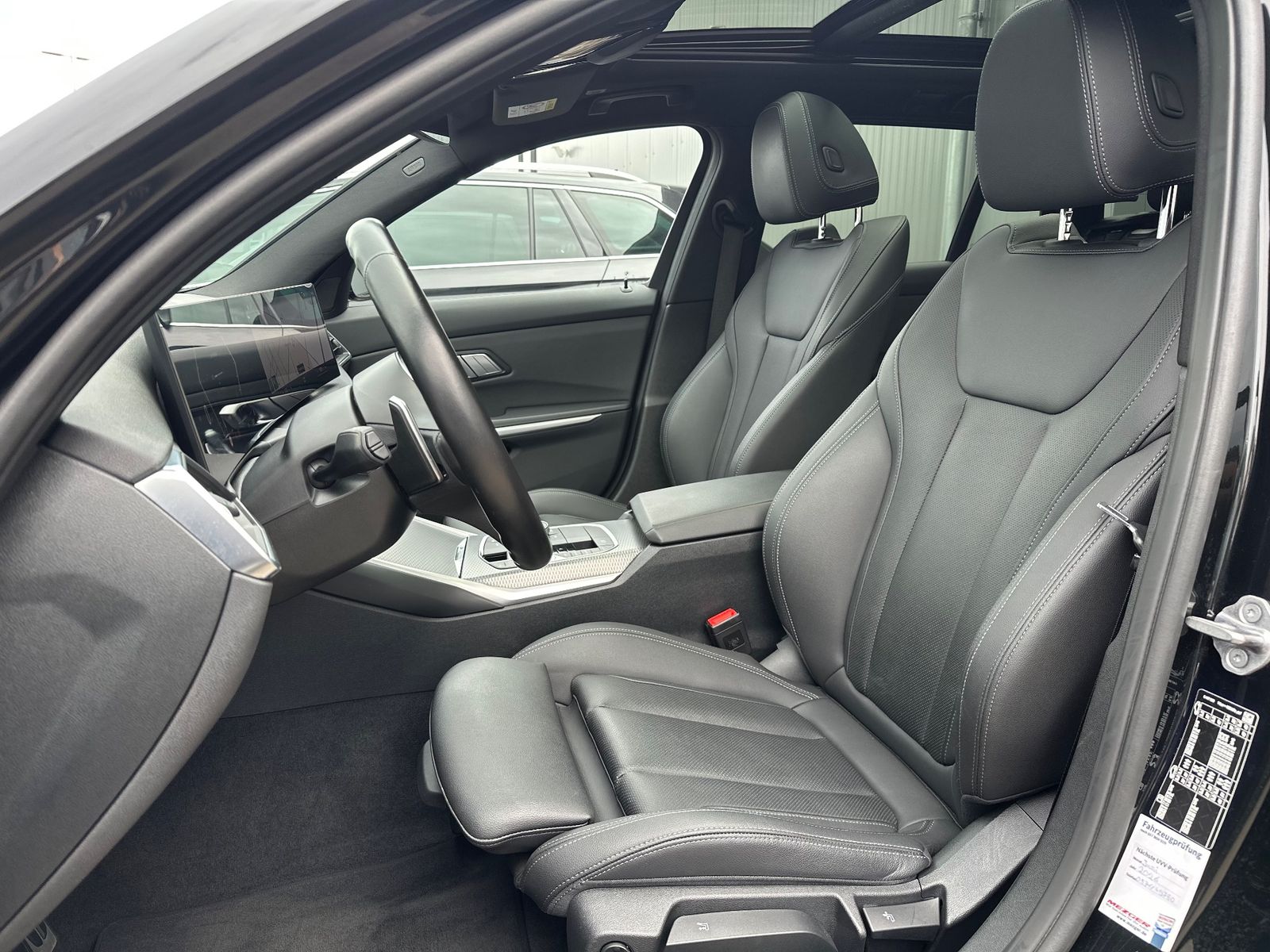 Fahrzeugabbildung BMW 320 i Touring M-Sport NAV+LED+PANO+SHZ+KAM+DAB