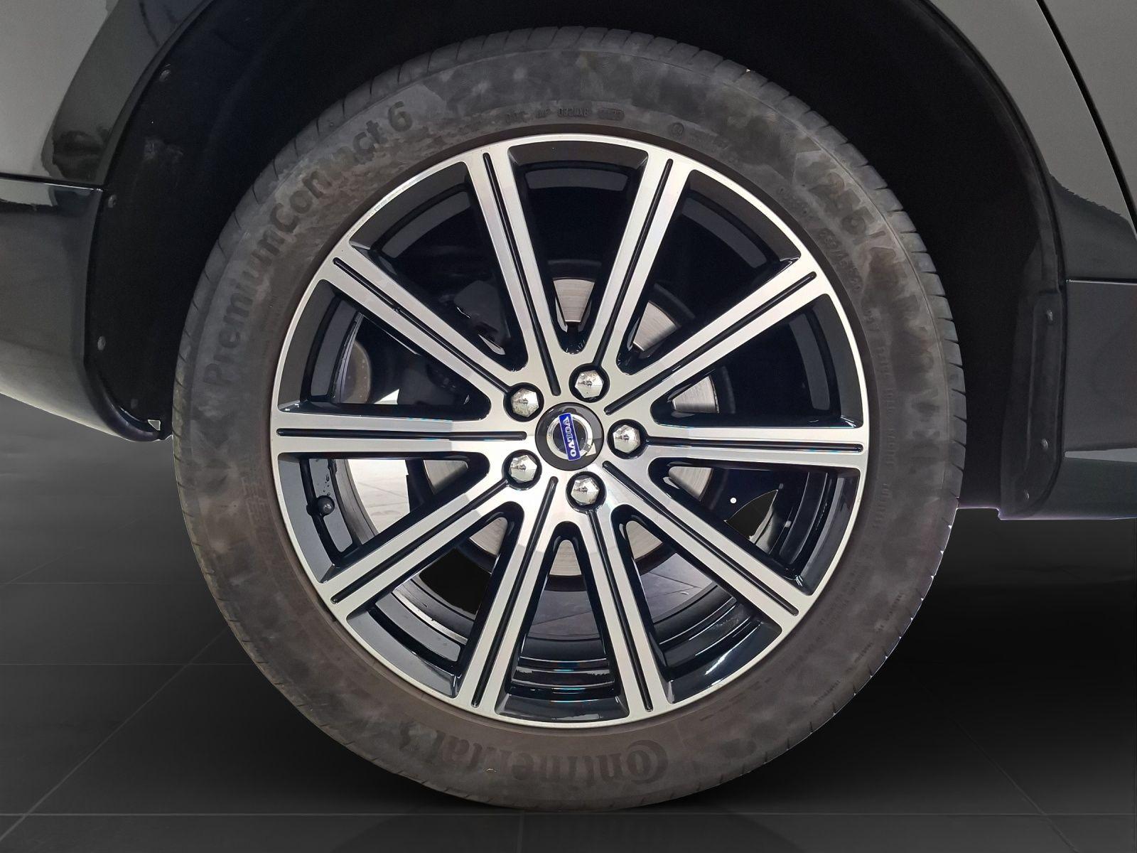 Volvo XC60 T5 AWD SUMMUM AHK PANO LEDER