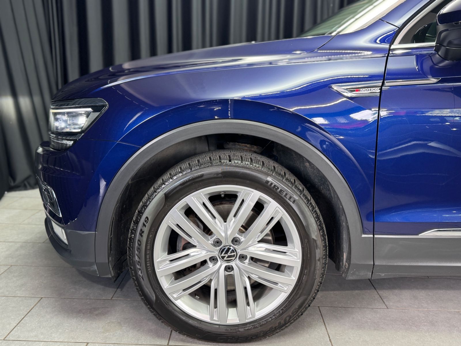 Fahrzeugabbildung Volkswagen Tiguan Highline 4Motion|MASSAGE|AHK|HEAD-UP|DSG|