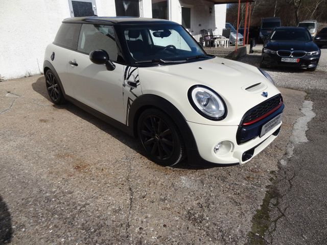 Fahrzeugabbildung MINI Cooper S/Pano/Leder/Navi/SitzH/H&K/JWC/