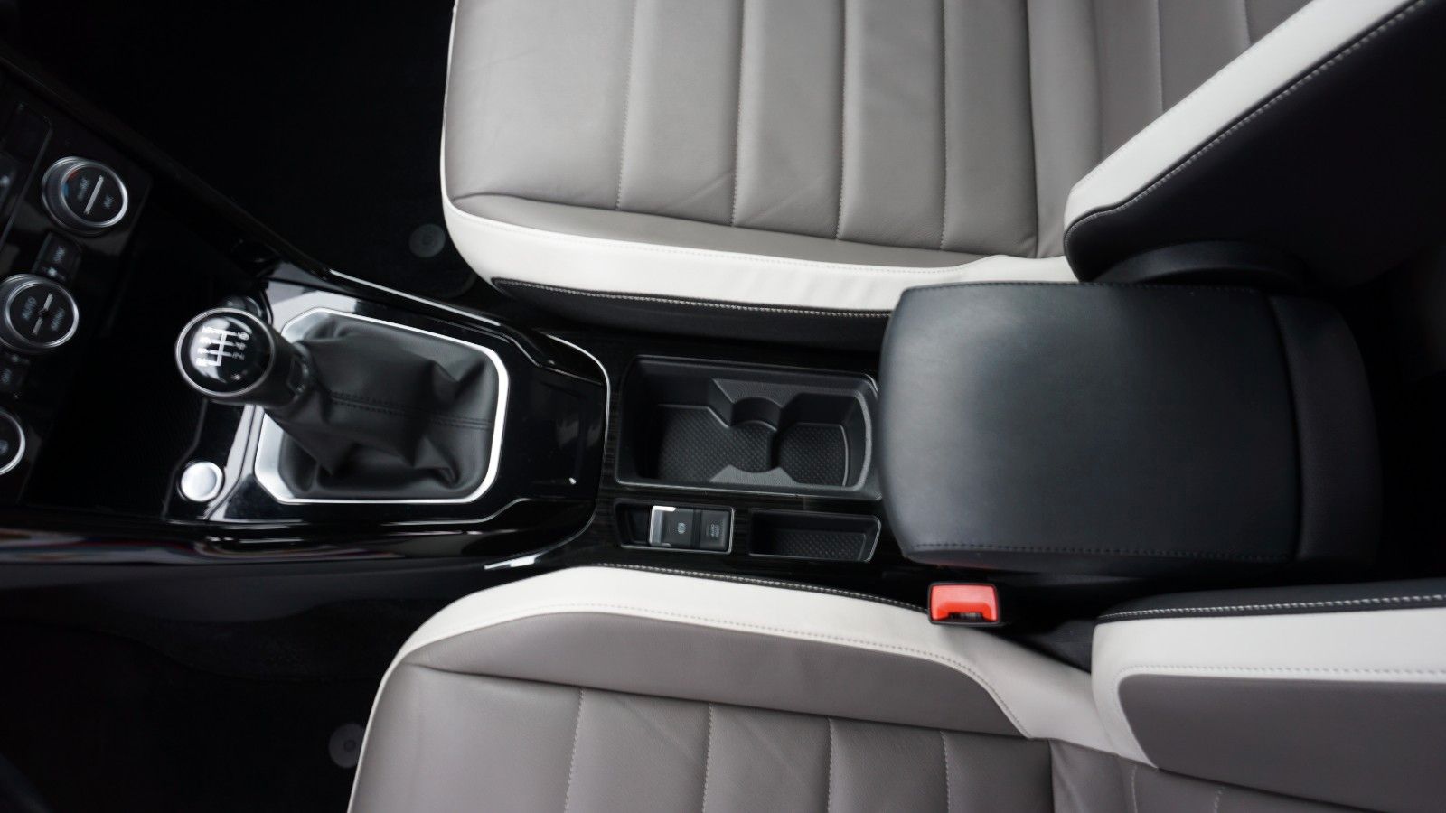 Fahrzeugabbildung Volkswagen T-Roc Style, Leder, Kamera, Black Edition, LED