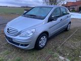 Mercedes-Benz B 150 - - silberne Mercedes-Benz B 150