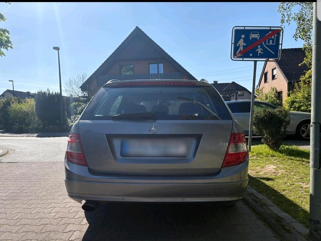 Mercedes-Benz C220 2010 — rear view