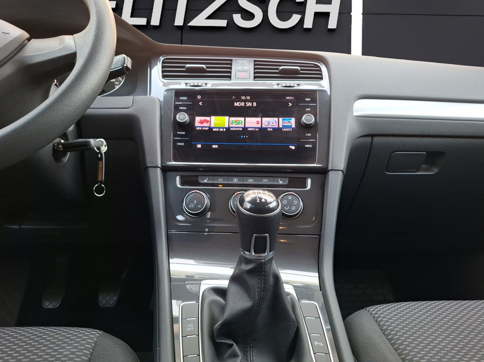 Fahrzeugabbildung Volkswagen Golf VII Variant TSI Trendline Navi PDC SH