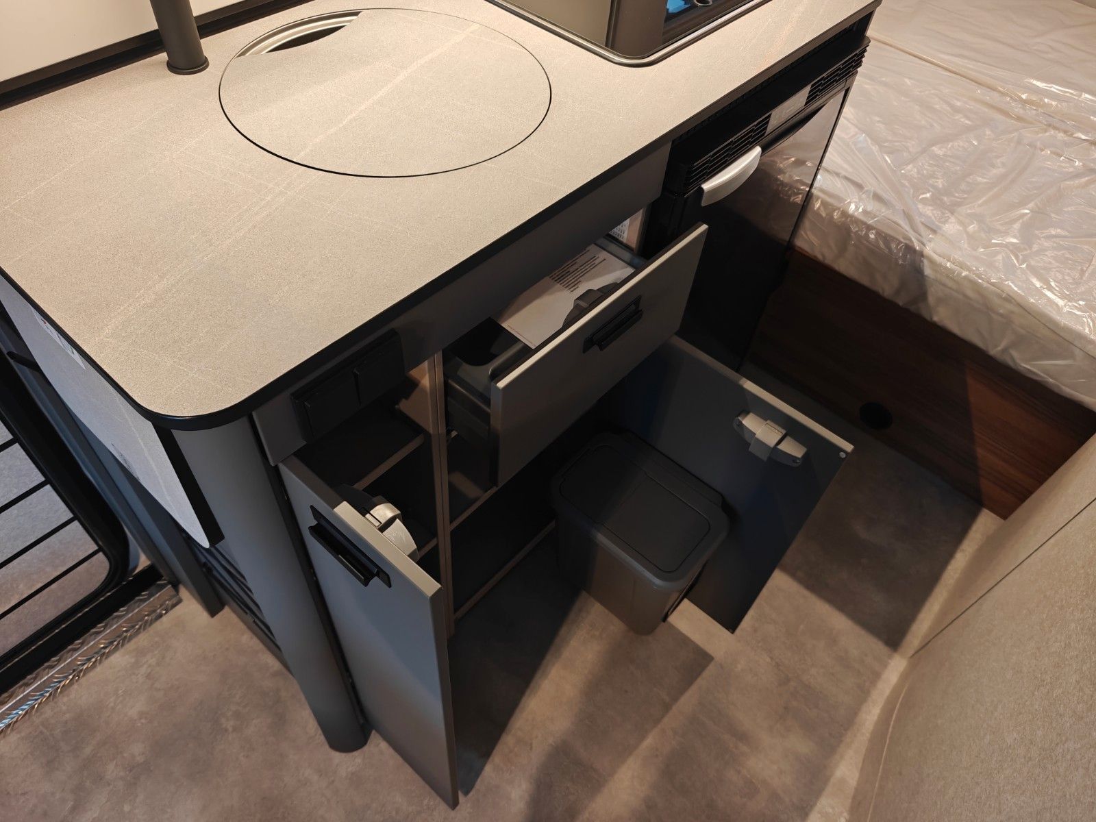 Fahrzeugabbildung HYMER / ERIBA / HYMERCAR Feeling 425 SD - MESSE-NEUHEIT 2026! -