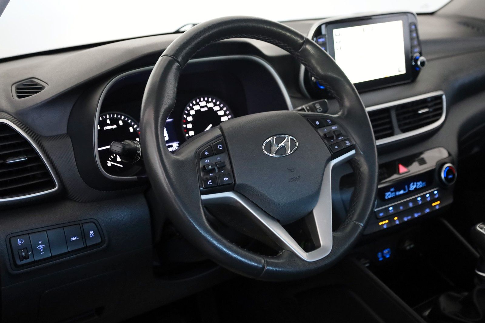 Fahrzeugabbildung Hyundai Tucson Advantage 2WD Navi,LED,SH,Kamera,SR+WR