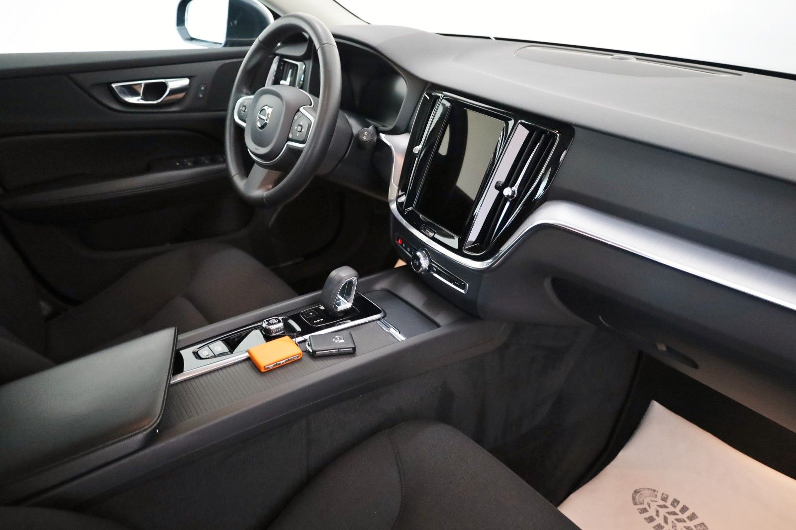 Fahrzeugabbildung Volvo V60 Kombi Momentum Pro Navi,LED,SH,360°,AppleCar