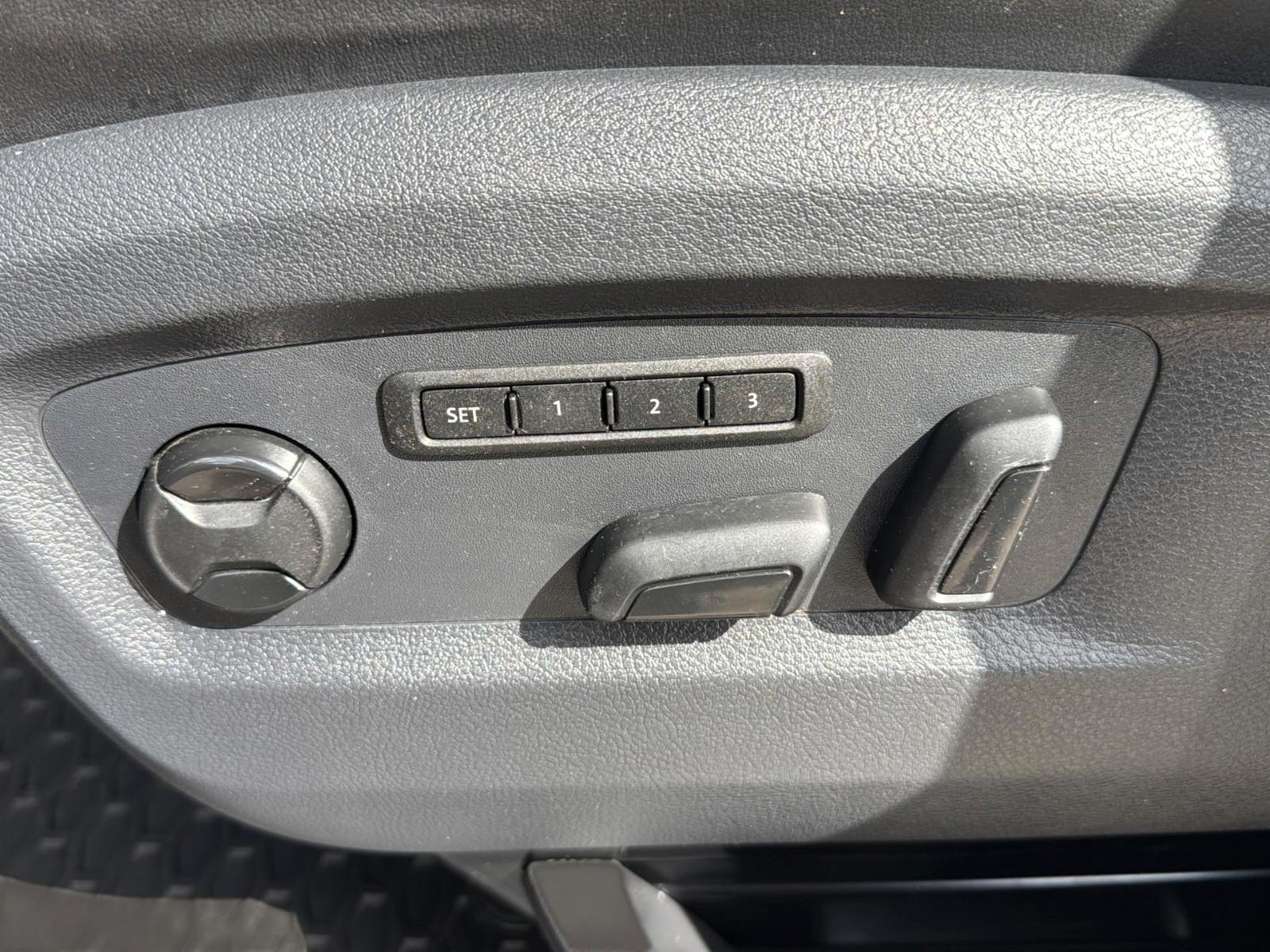 Volkswagen T6.1 Caravelle  Highline 4MOTION AHK Stand