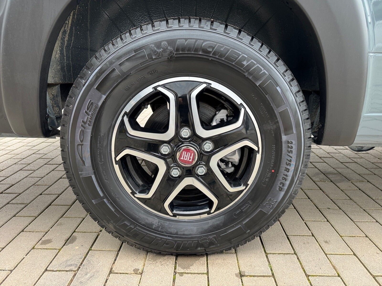 Fahrzeugabbildung Eura Mobil Van V 635 EB 180 PS, Skyroof, Automatik