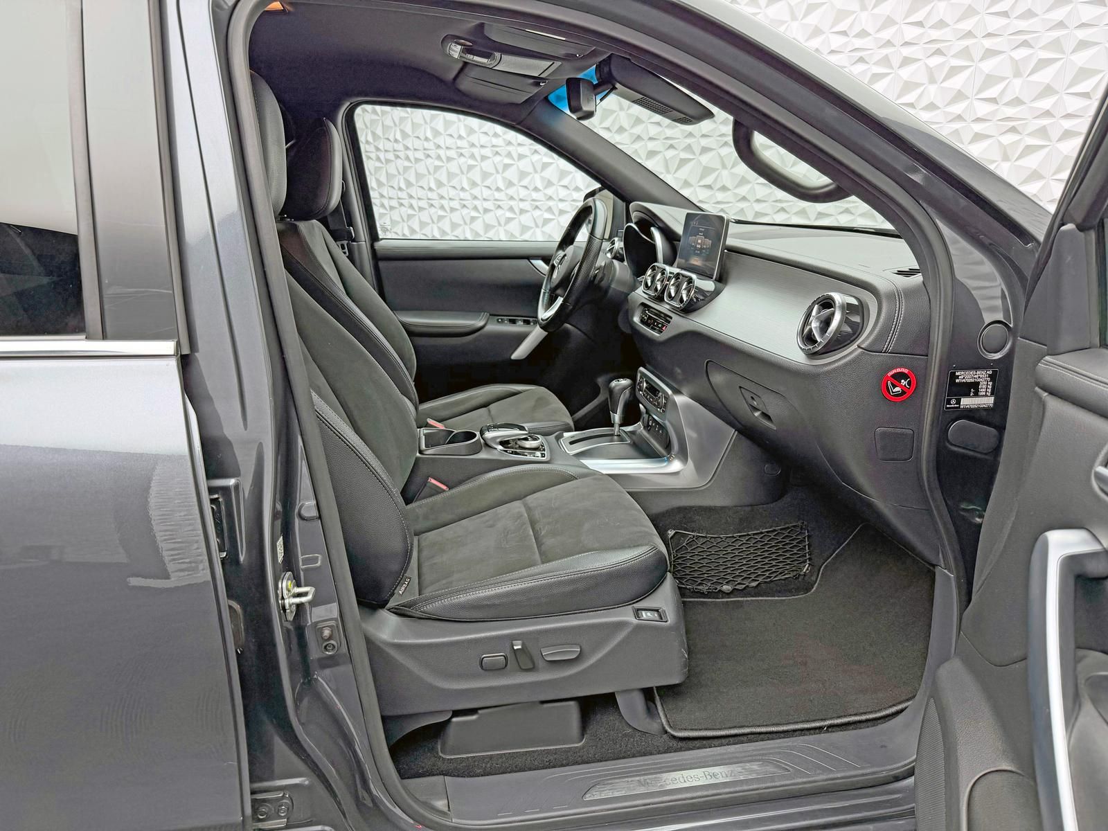 Fahrzeugabbildung Mercedes-Benz X 350d POWER-EDITION/4MATIC/LED/KEYLES/360°/AHK