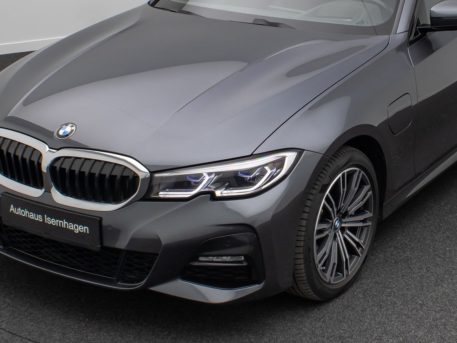 Fahrzeugabbildung BMW 330e M Sport Laser DAB Alarm HUD H/K Komfort 18"