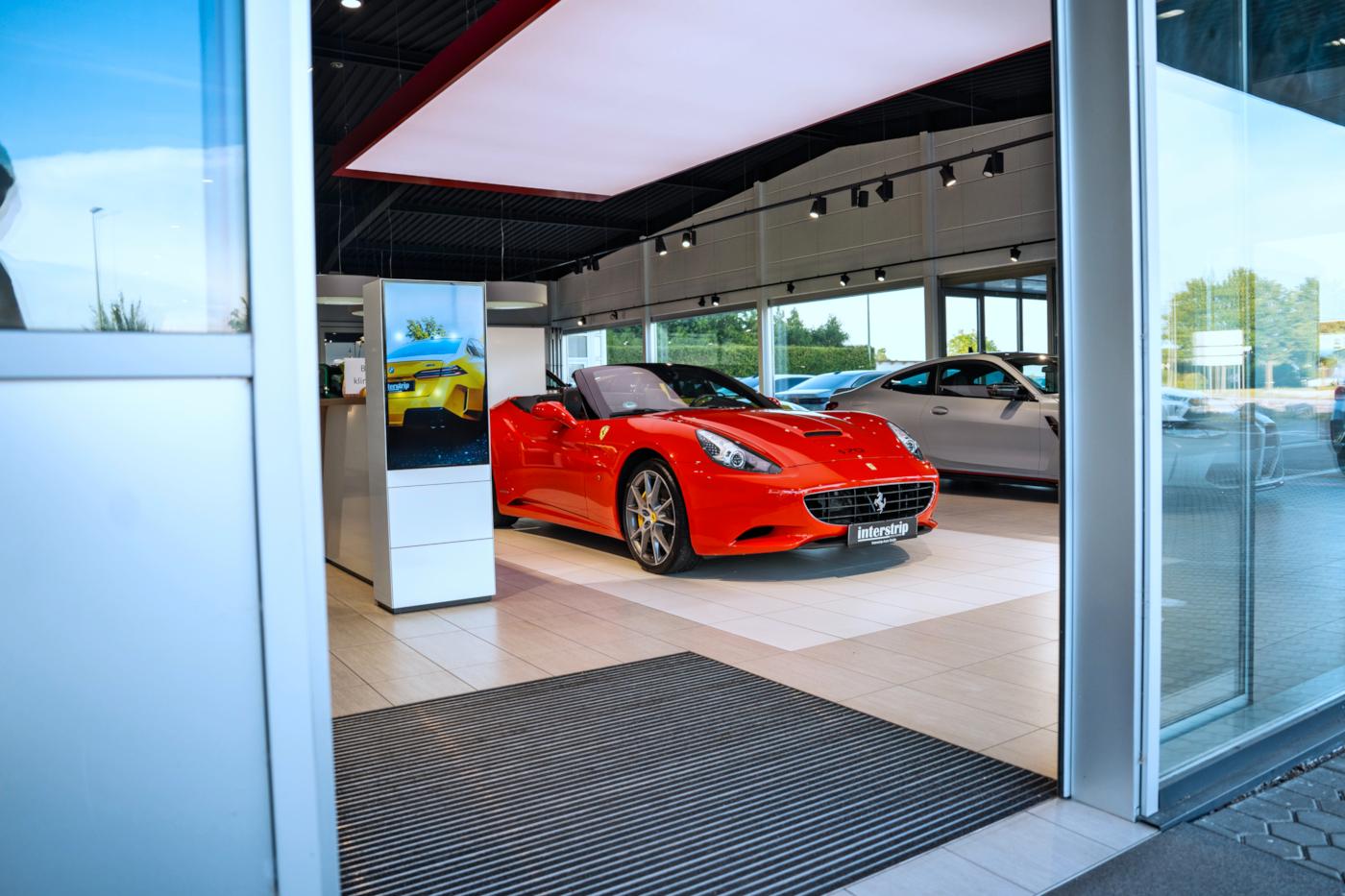 showroom-image-top