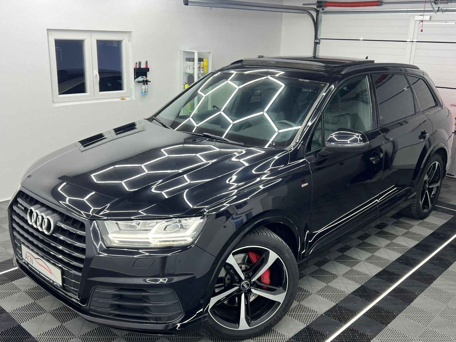 Fahrzeugabbildung Audi Q7 3.0 TDI Quattro/S-LINE/AHK/AMBI+/PANO/7-SITZ