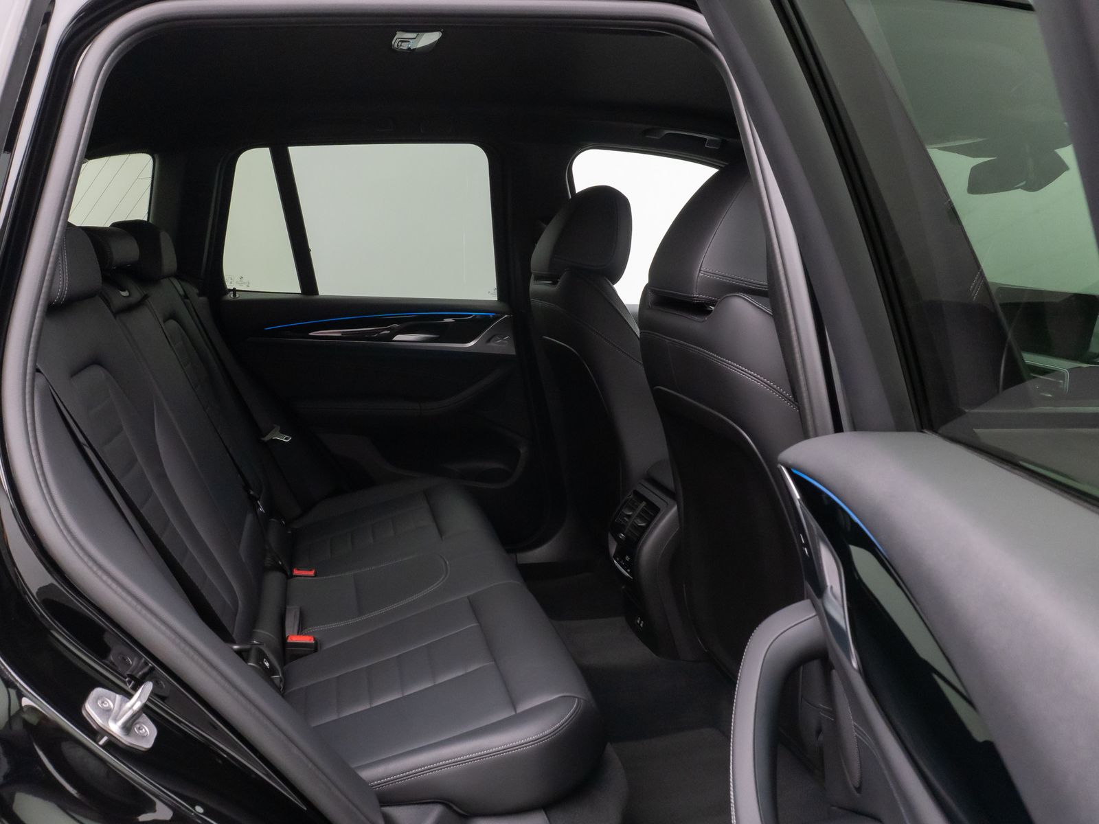 Fahrzeugabbildung BMW X3 xD30e Kamera HUD DAB HiFi Komfort Sport AHK