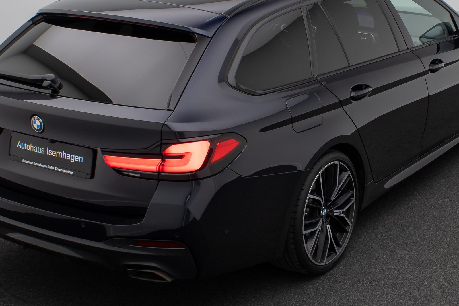 Fahrzeugabbildung BMW 540d xD M Sport Panorama HUD H/ K DAB SoftClose