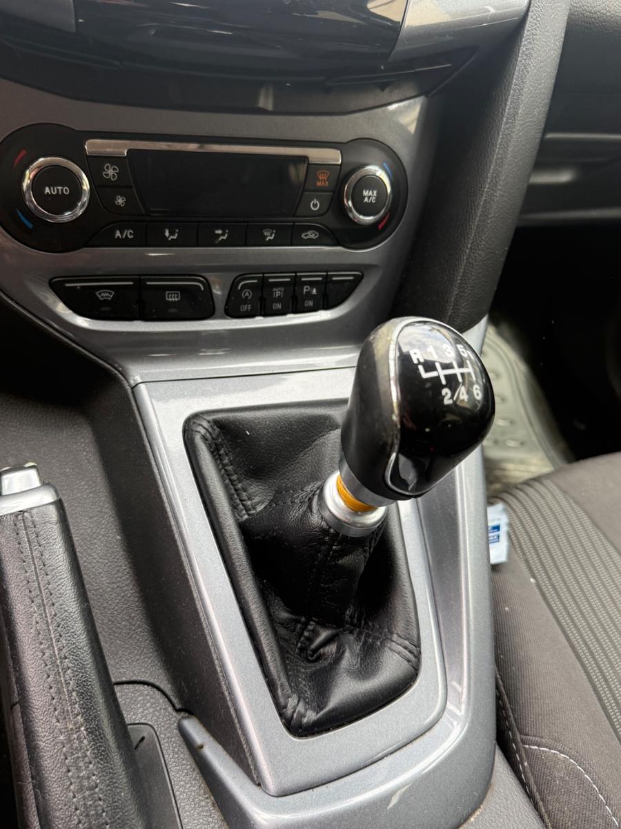 Ford Focus 2012 — photo 11