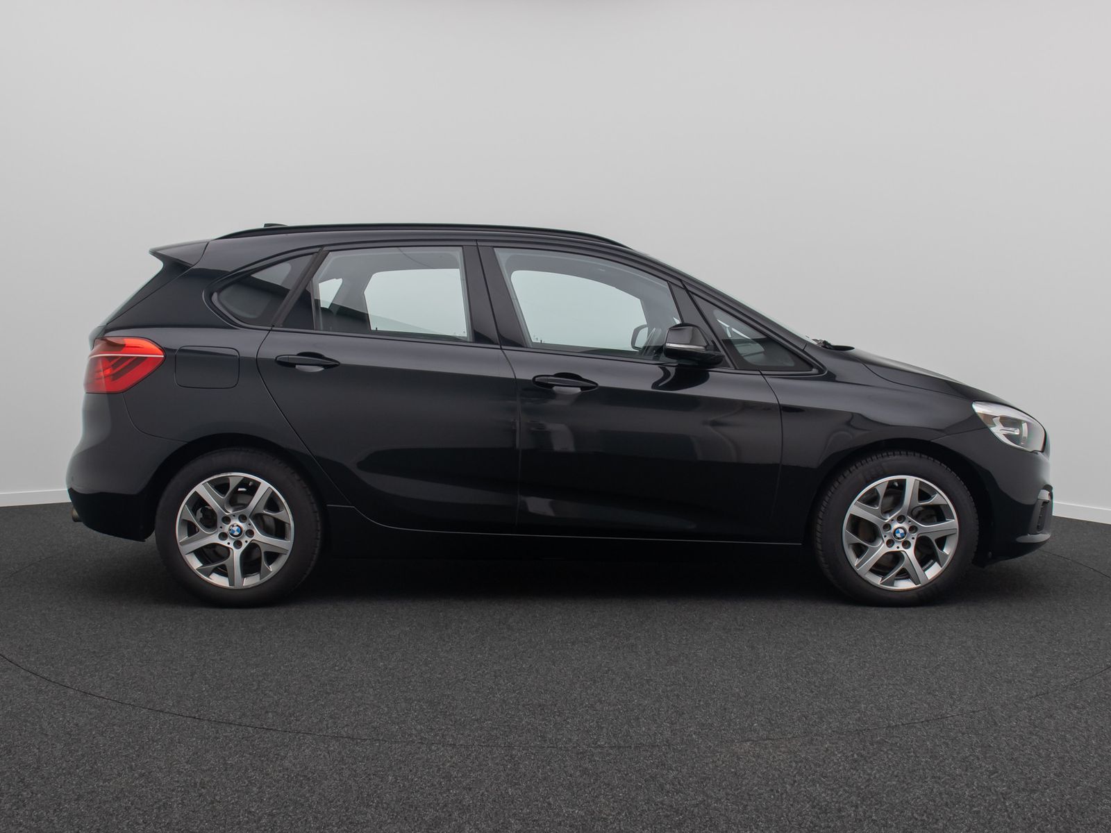Fahrzeugabbildung BMW 220d Active Tourer HUD NaviPlus H/K Panorama DAB