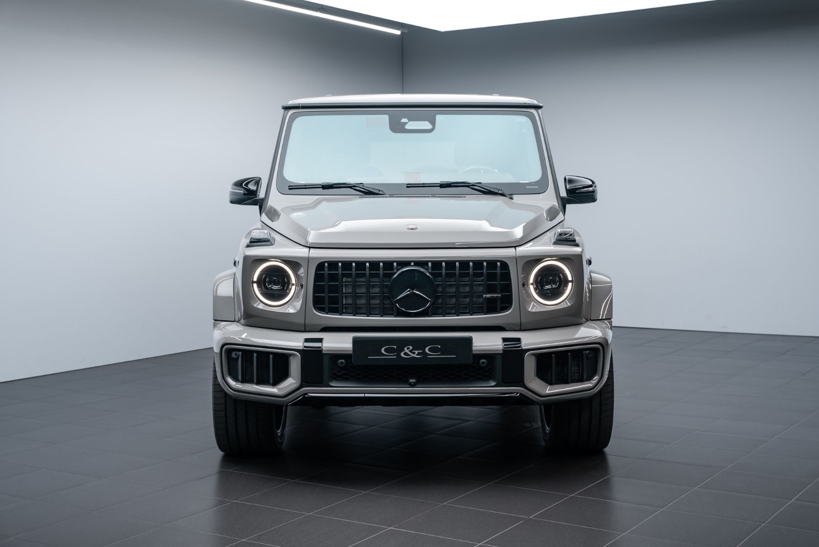 Fahrzeugabbildung Mercedes-Benz G 63/MY 2027/ SUPERIOR/CARBON