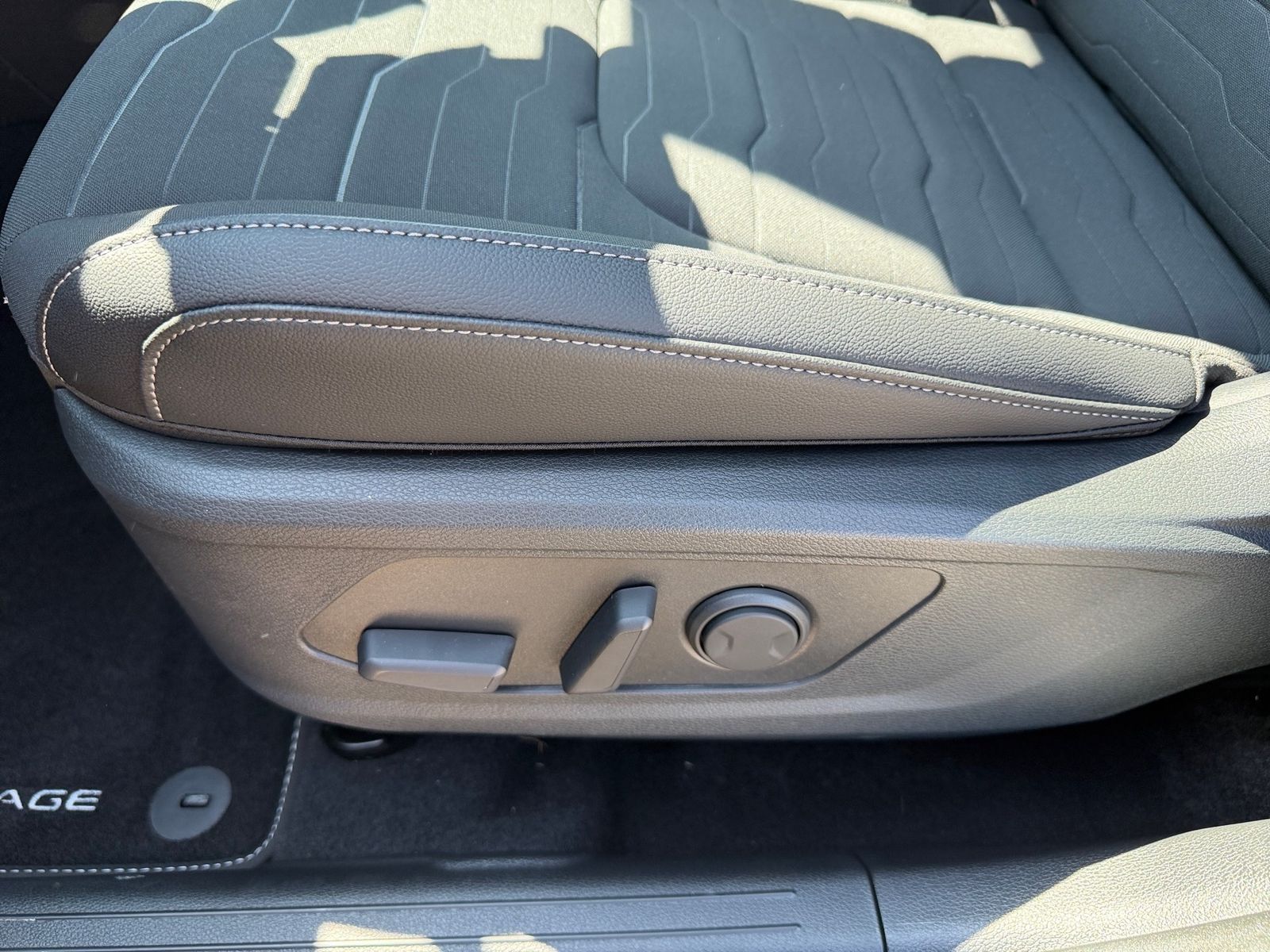 Fahrzeugabbildung Kia SPORTAGE 1.6T 2WD DCT Vision KOM Facelift