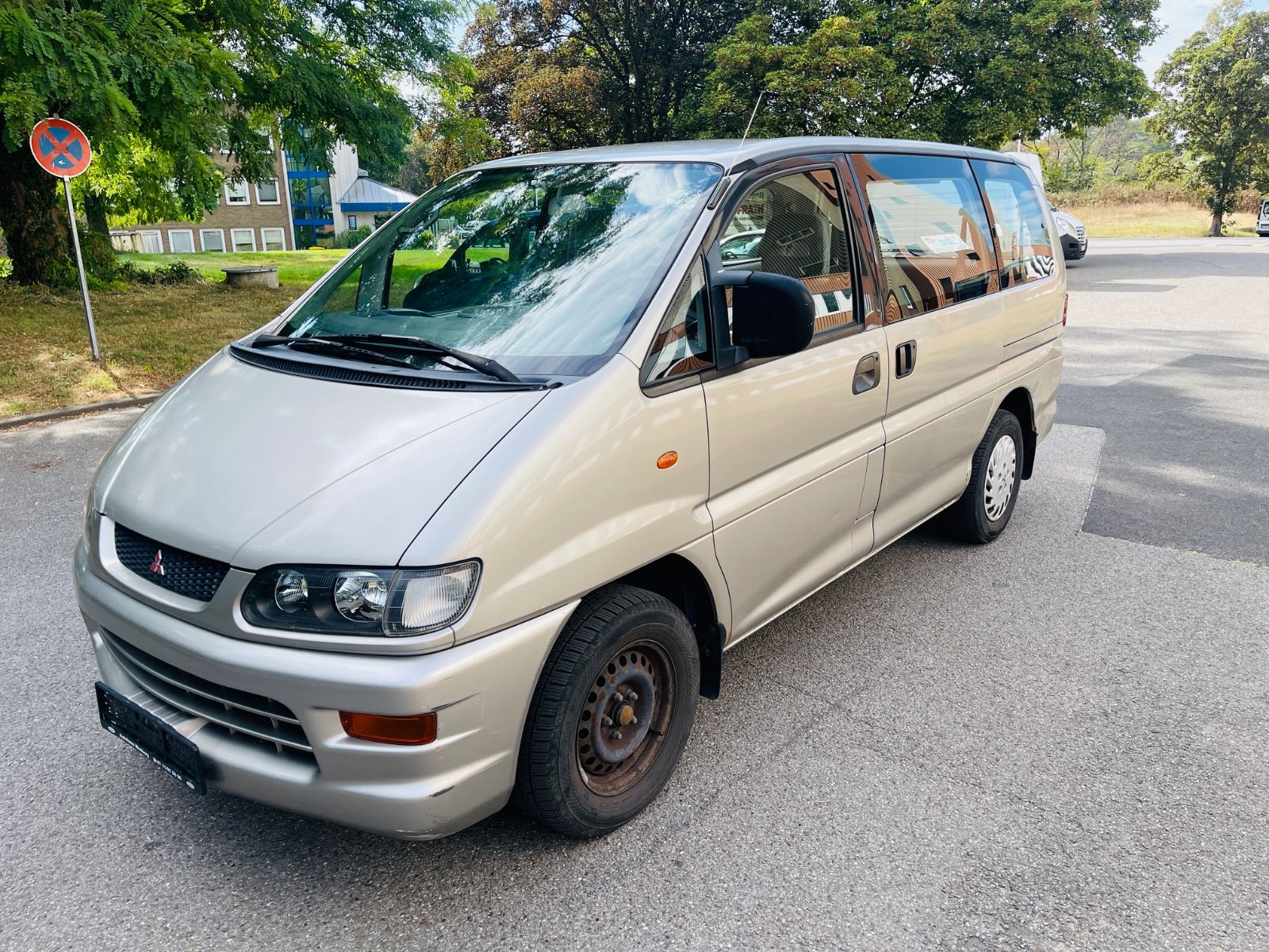 Mitsubishi L400
