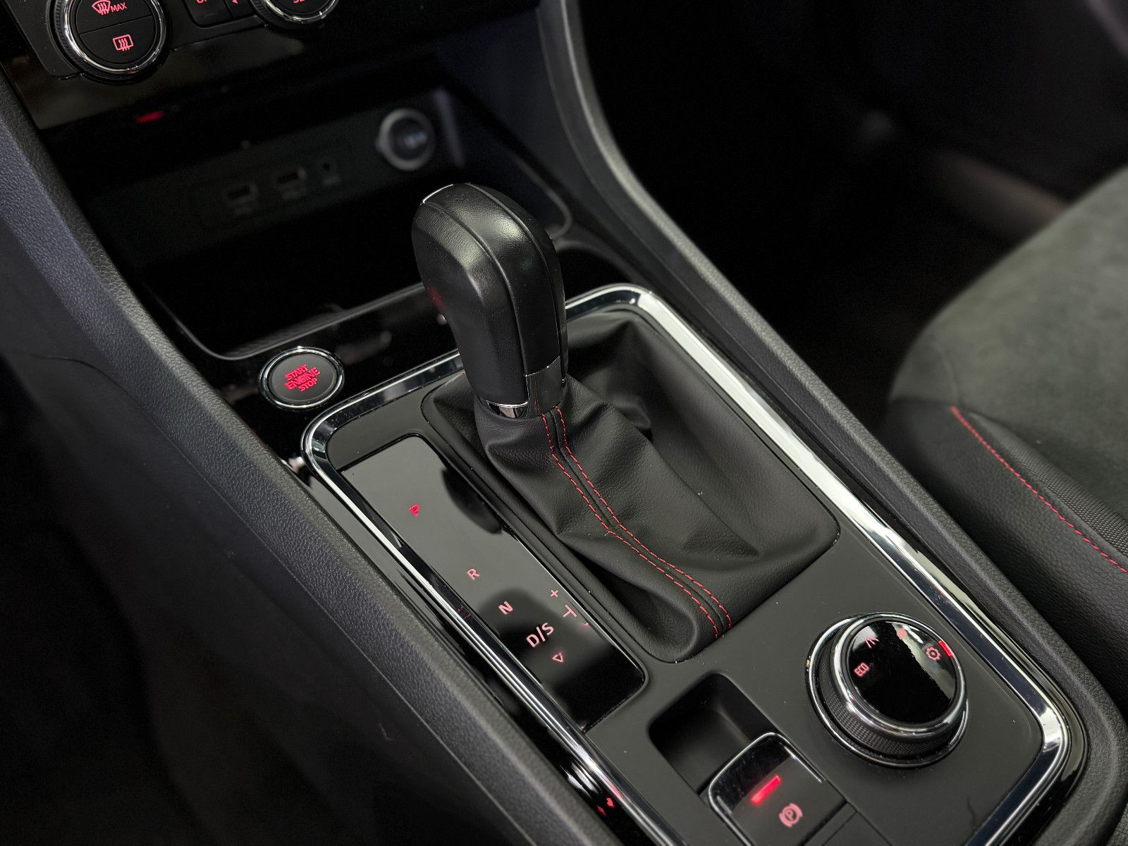 Fahrzeugabbildung SEAT Ateca FR|BEATS|AHK|RF-CAM|LED|1-HD
