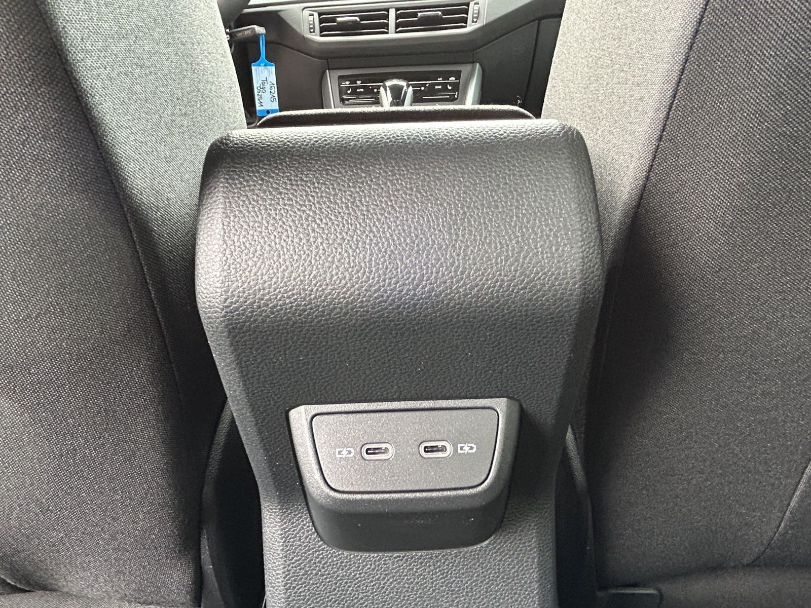 Fahrzeugabbildung Volkswagen Taigo R-line BLACK DSG Matrix ACC Navi Kamera