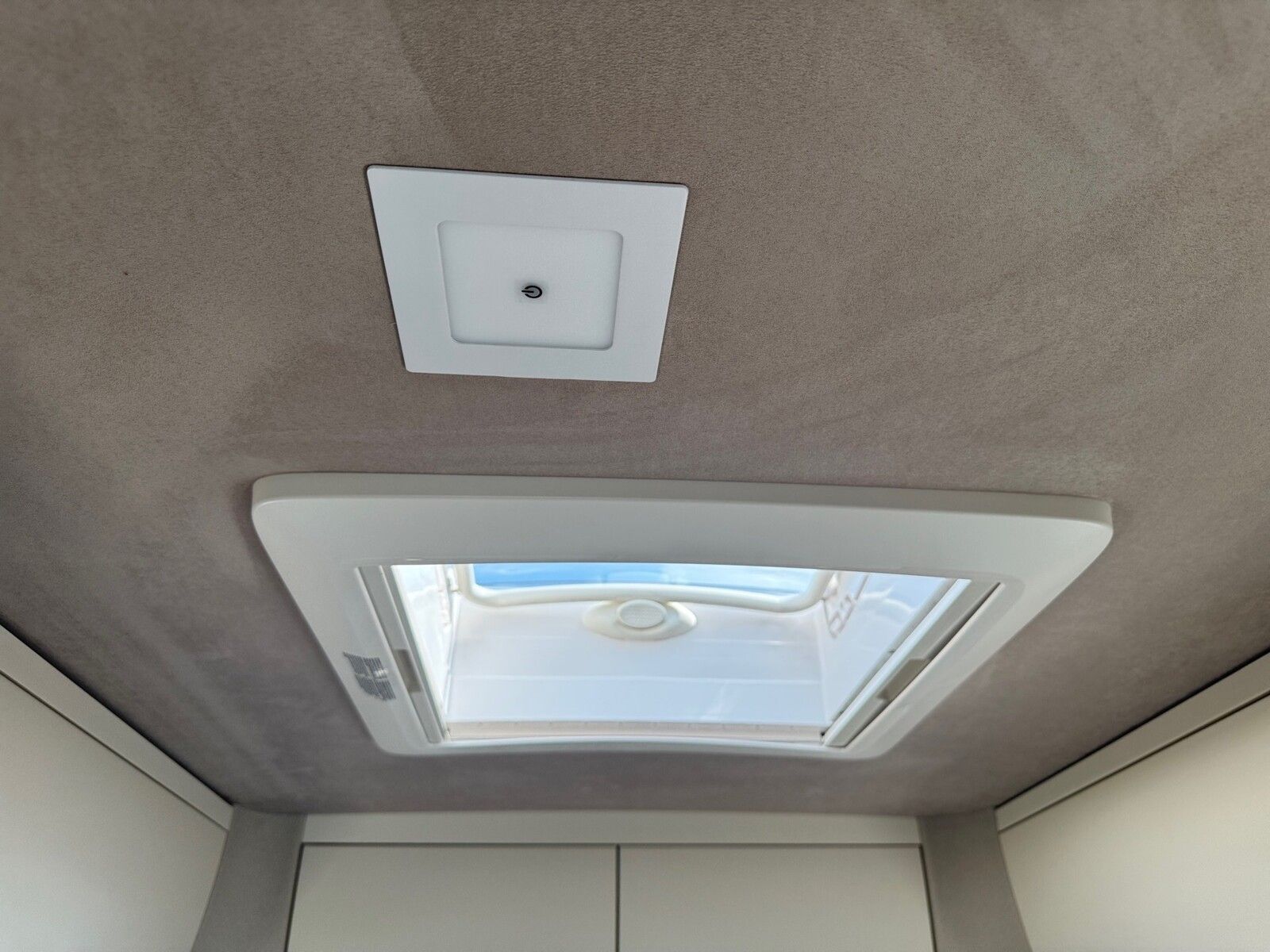 Fahrzeugabbildung Eura Mobil Van V 635 EB Klimaauto., Solar, Fahrassistenzpak