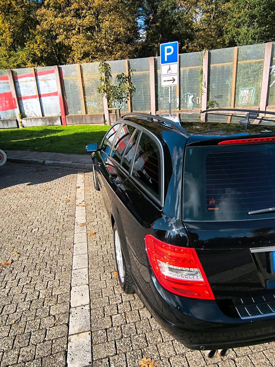 Mercedes-Benz C200 2011 — photo 9