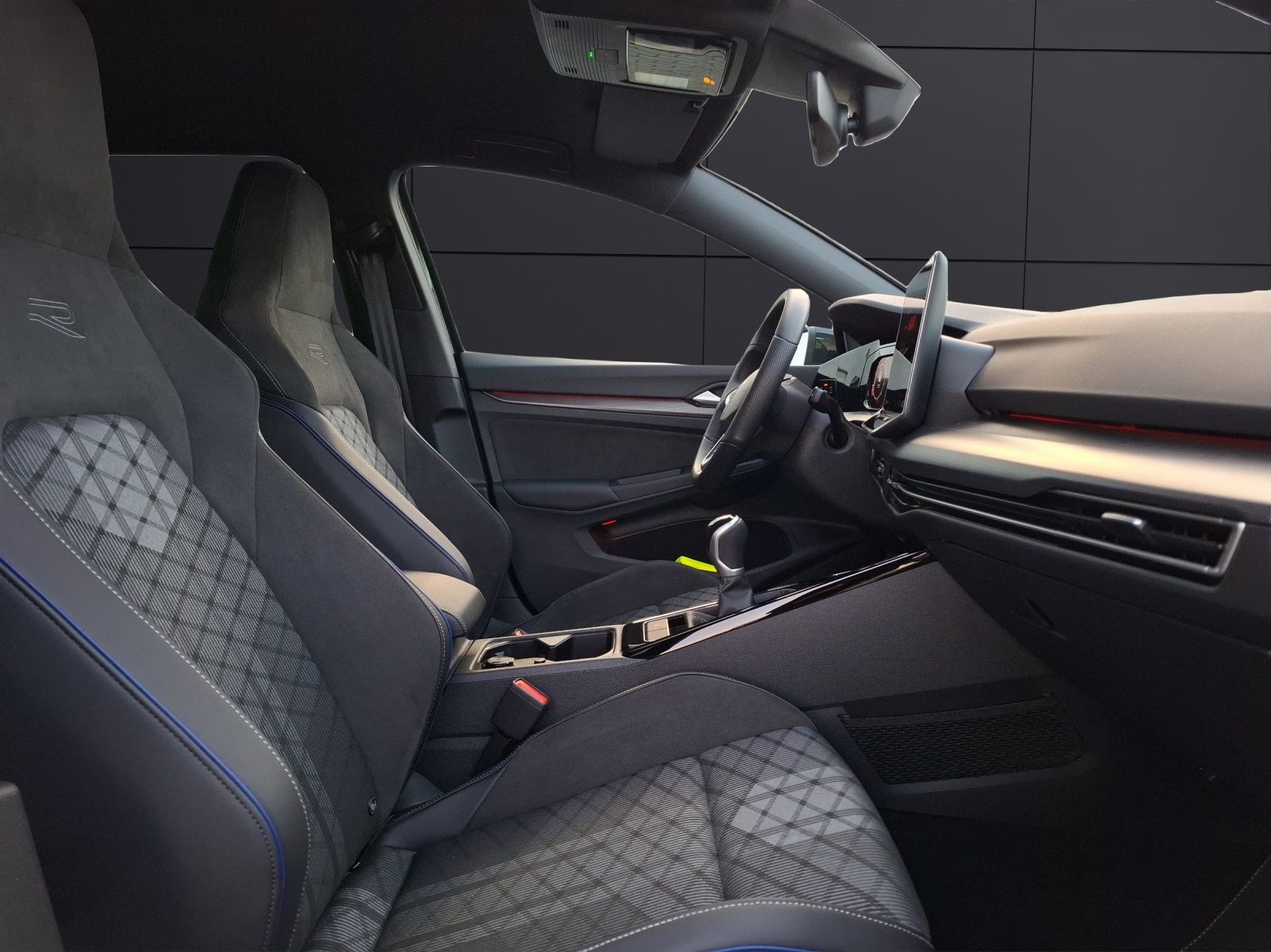 Fahrzeugabbildung Volkswagen Golf VIII Variant TSI R-Line Matrix Navi AID ACC