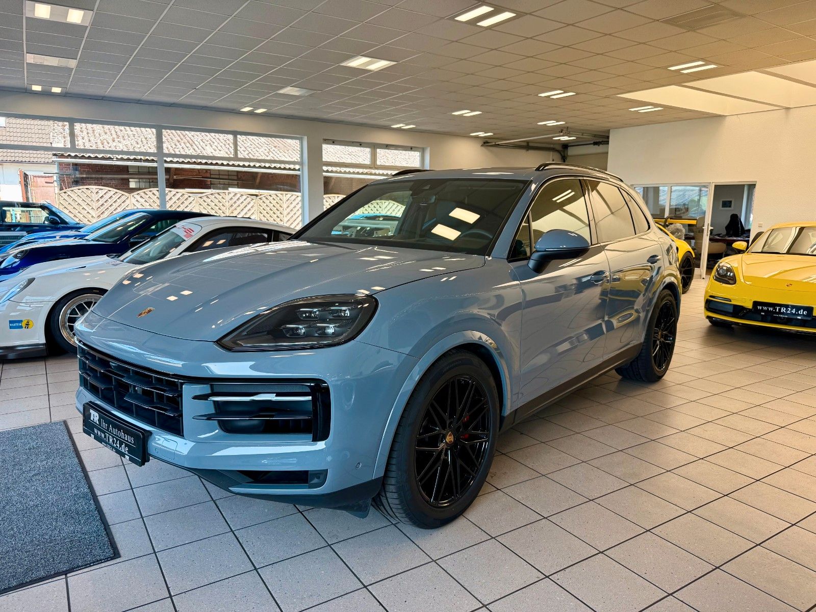 Fahrzeugabbildung Porsche Cayenne S E-Hybrid Panorama/AHK/Massage/HeadUP