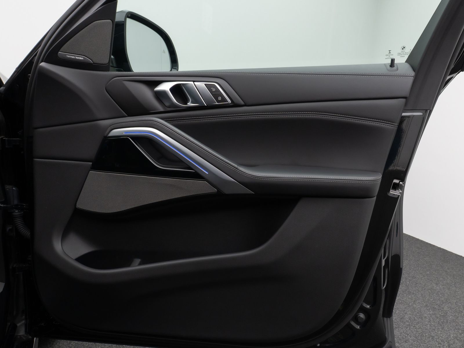 Fahrzeugabbildung BMW X6 xD40d M Sport Panorama 360°Laser HUD DAB H/K