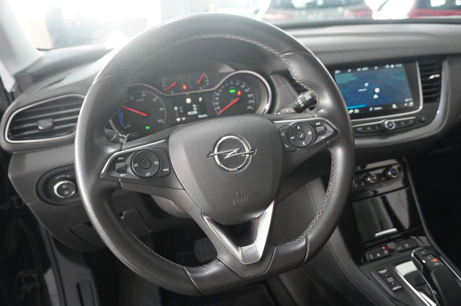 Fahrzeugabbildung Opel Grandland (X) 1.6 HYBRID ELEG. NAVI/360°/LED/DAB