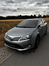 Toyota Avensis Combi 2,0-l-D-4D Comfort Comfort - gebrauchte Toyota Avensis aus dem Jahr 2013