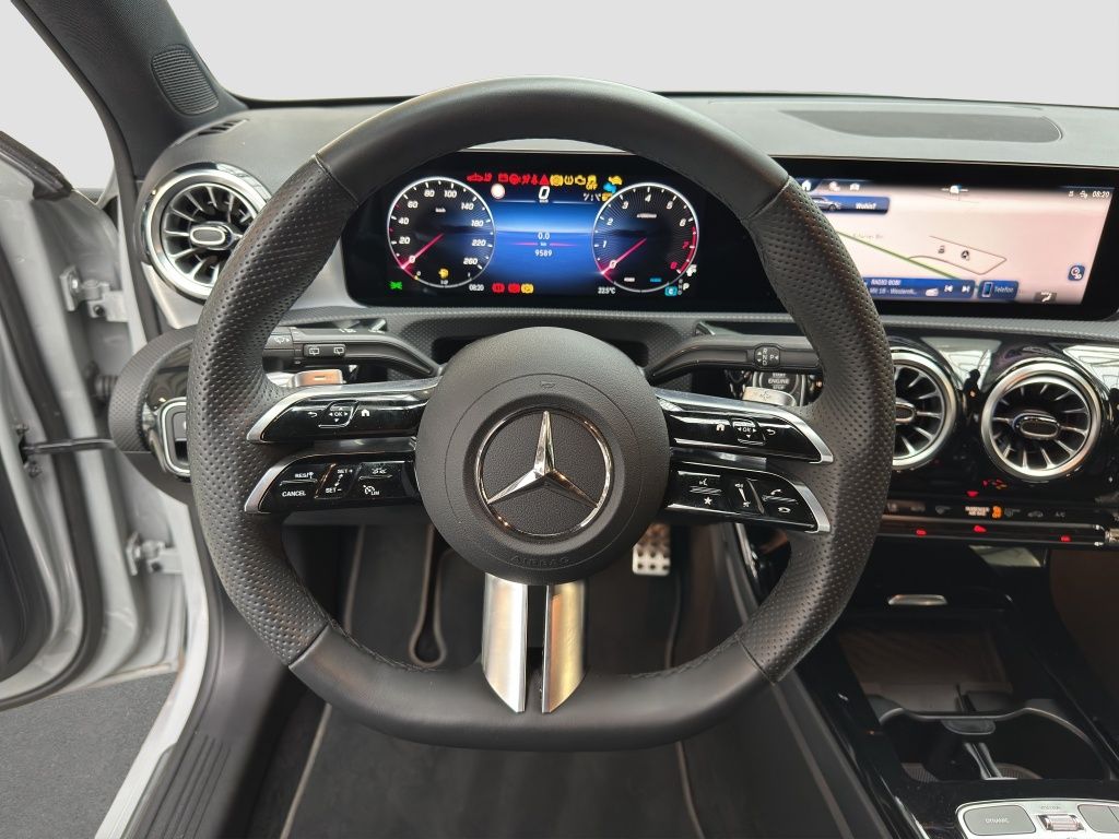 Fahrzeugabbildung Mercedes-Benz A 200 Kompaktlimousine AMG LIne, Night Paket*LED