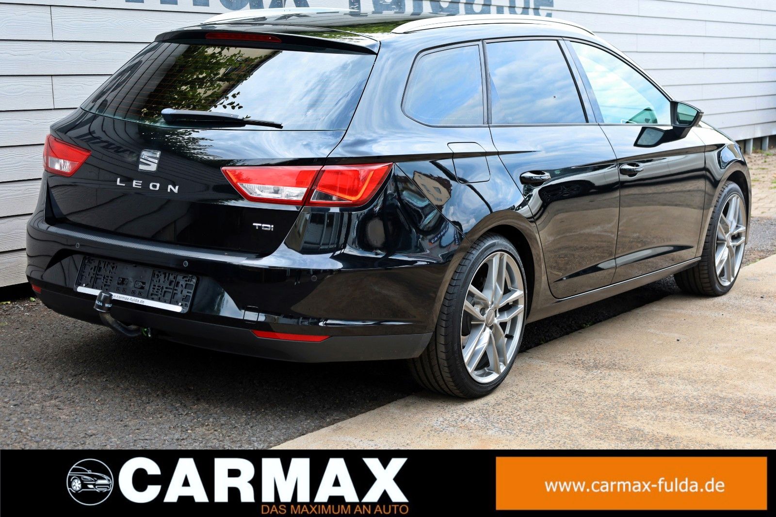 Fahrzeugabbildung SEAT Leon ST Style Navi,SH,PDC,AHK,8-fach bereift!