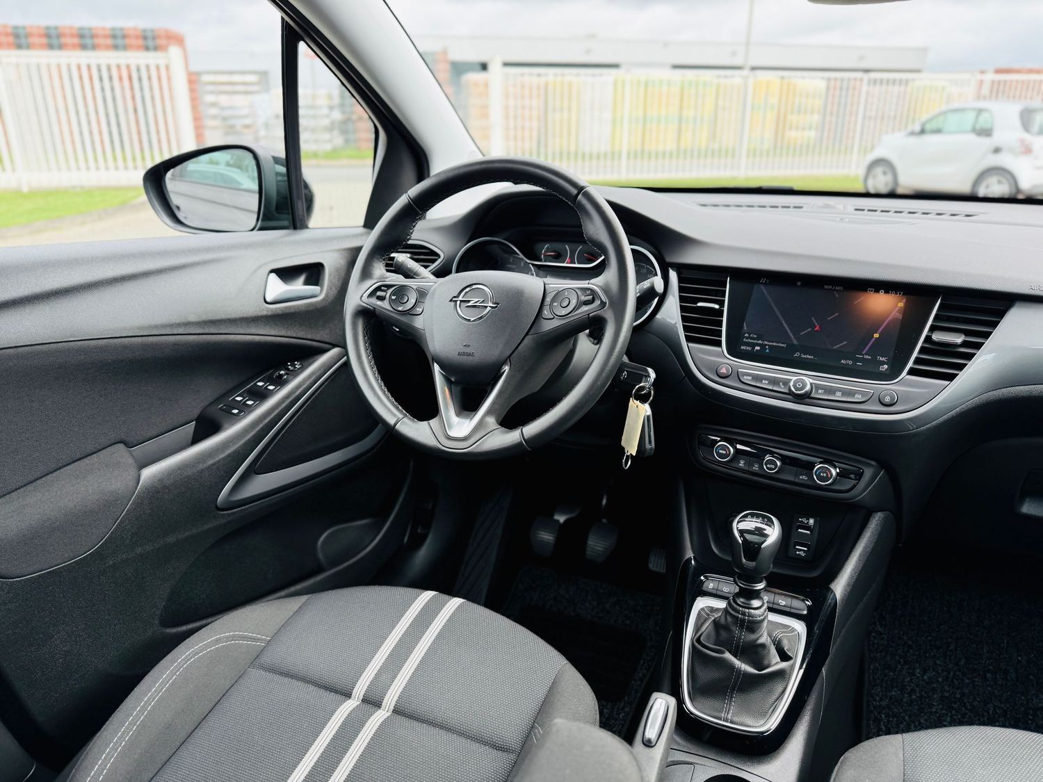 Fahrzeugabbildung Opel Crossland X 1,2 T ELEG., Navi, Panod, LED, RFK,