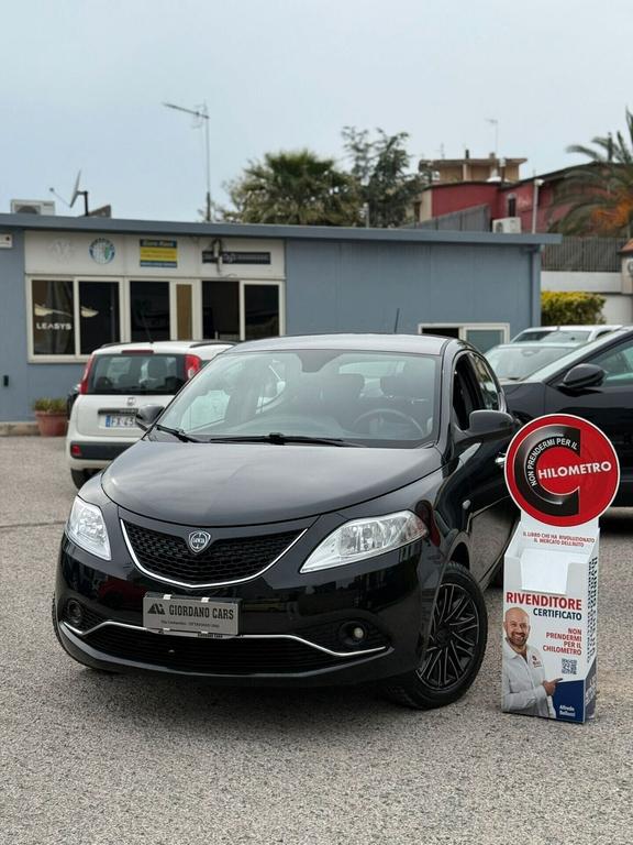 Lancia Ypsilon 10 FireFly 5 porte SS Hybrid Ec 2021