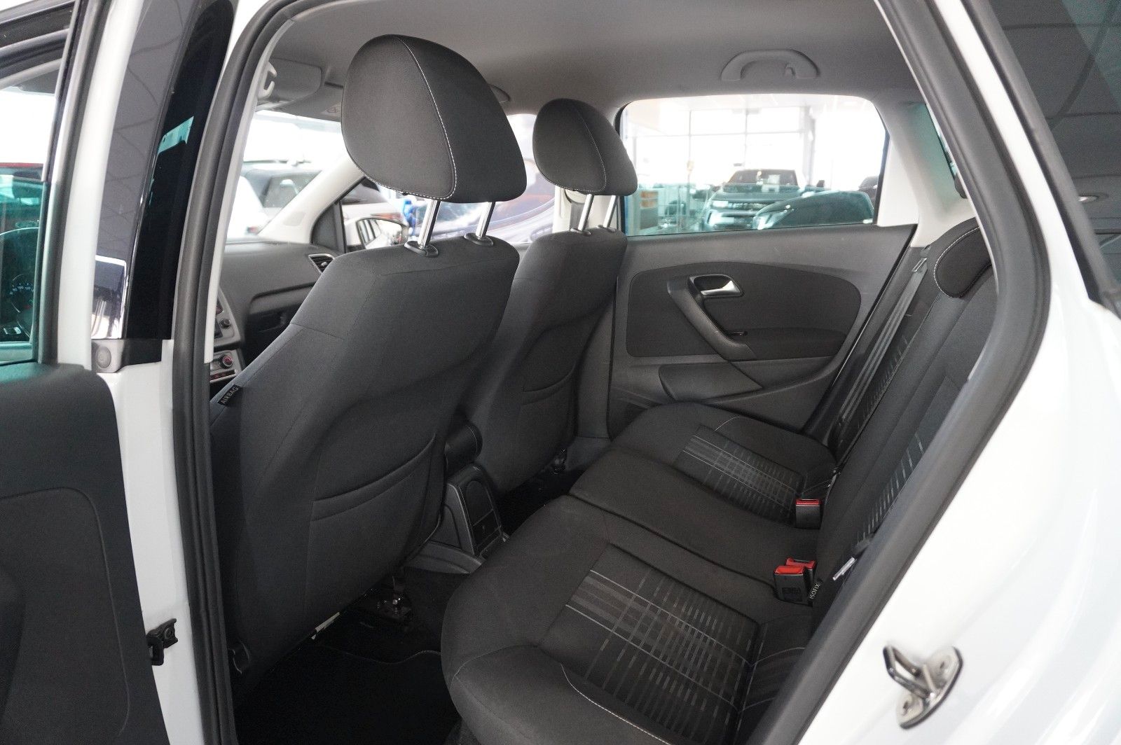 Fahrzeugabbildung Volkswagen Polo V 1.2 TSI LOUNGE DSG NAVI/KLIMA/PDC/TEMP.