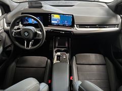 Fahrzeugabbildung BMW 218i Active Tourer M Sport --AHK/HiFi/HeadUp/ACC