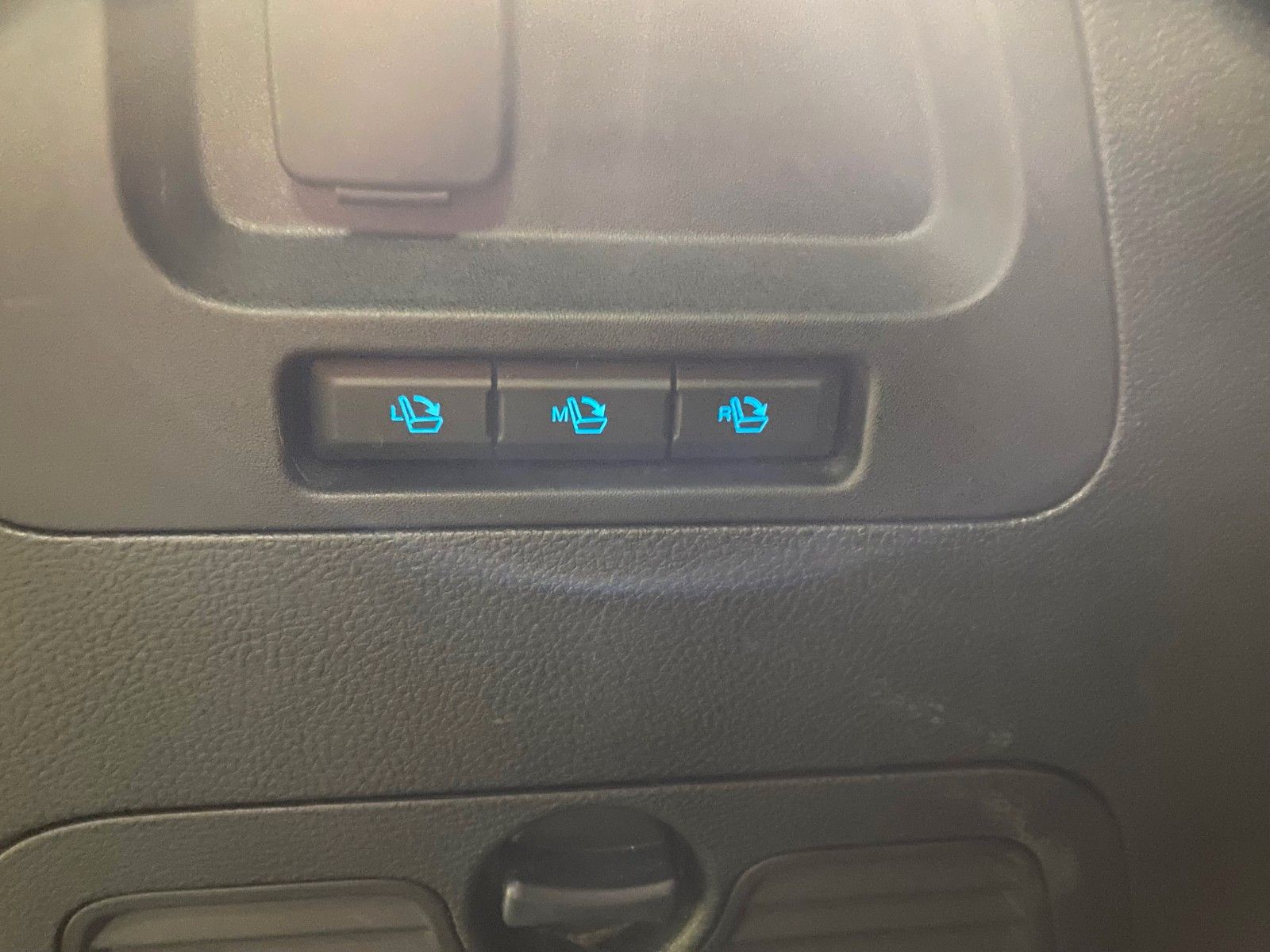 Fahrzeugabbildung Ford S-Max 2.0 TDCI EcoBlue Edition+NAVI+AHK+KAMERA++