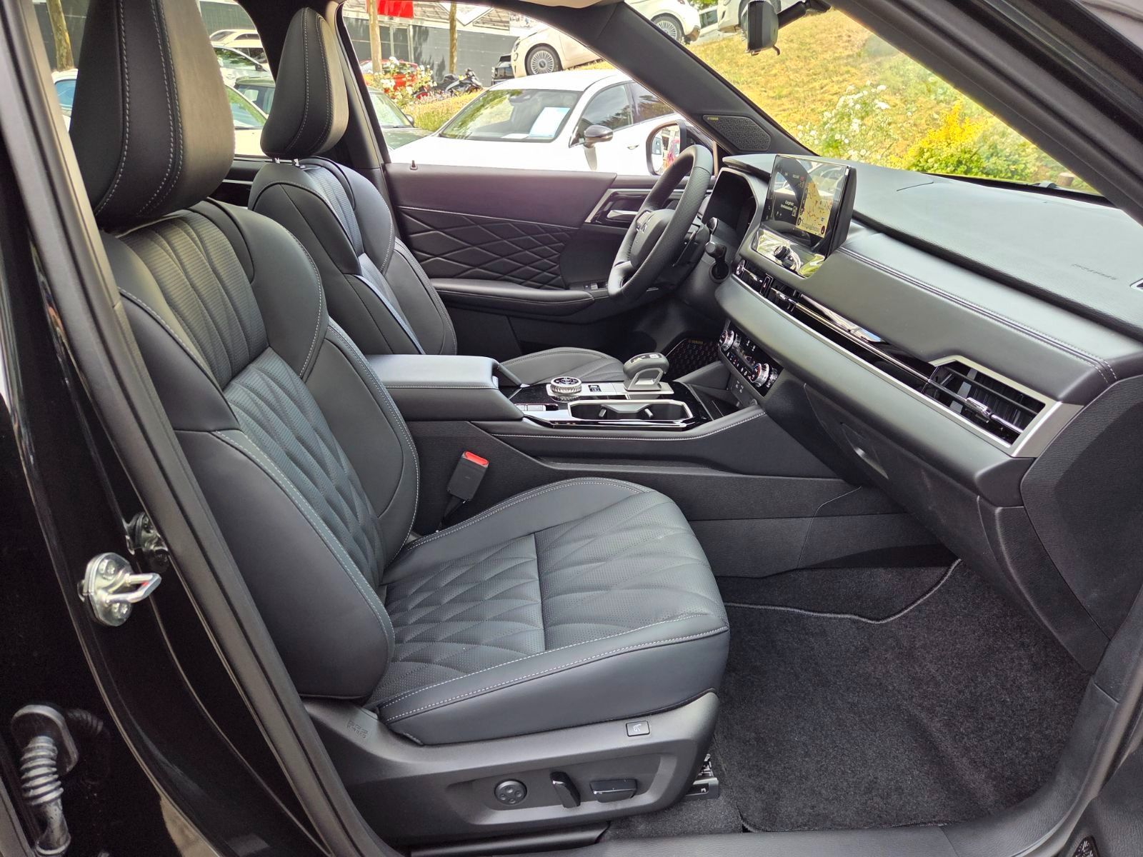Mitsubishi Outlander - Bild 12
