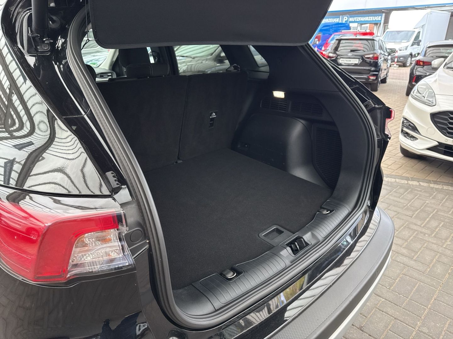 Fahrzeugabbildung Ford Kuga Titanium Winterp./LED/e. Heckklappe/ Kamera