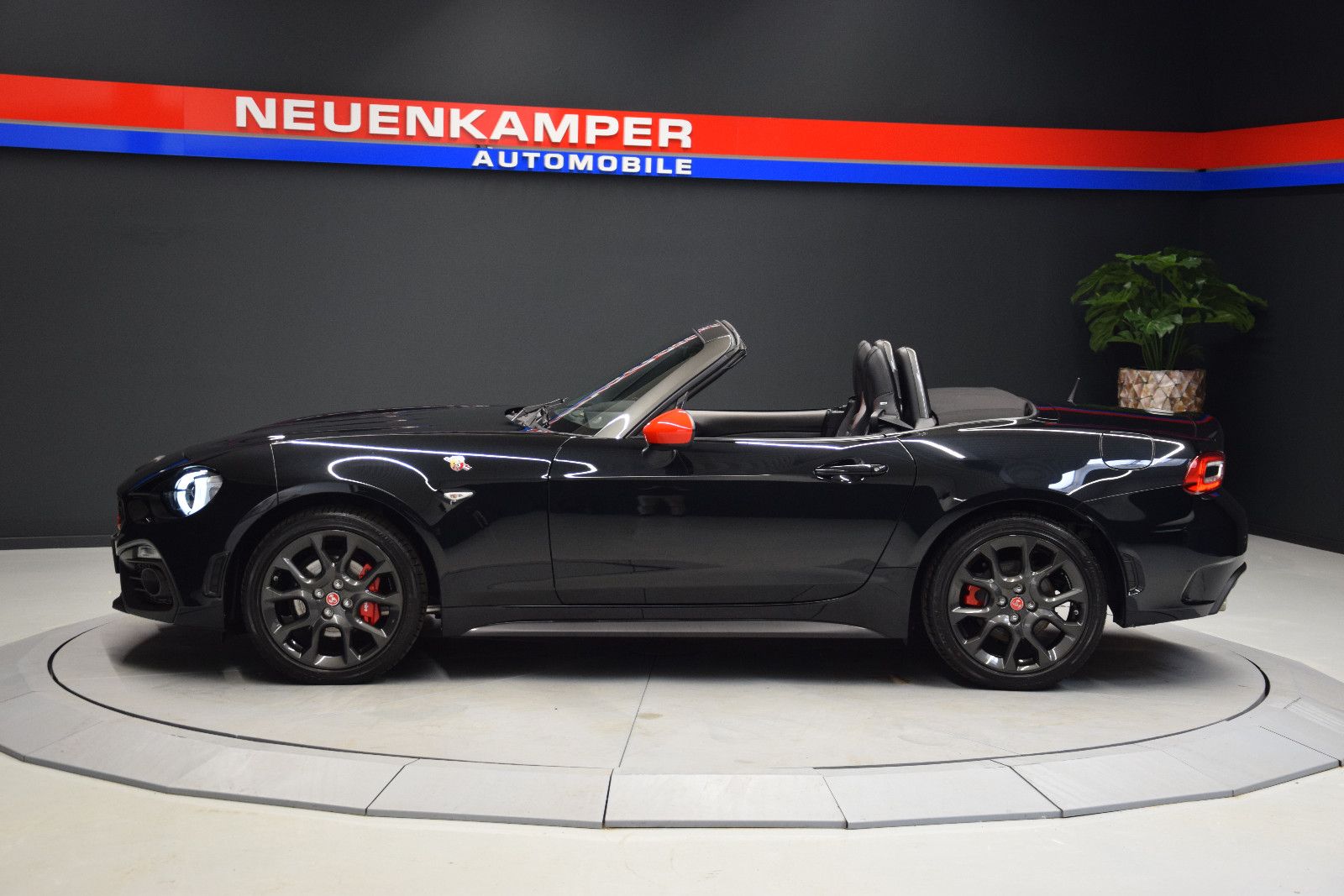 Fahrzeugabbildung Abarth 124 Spider Turismo Leder Bose PDC Radio+