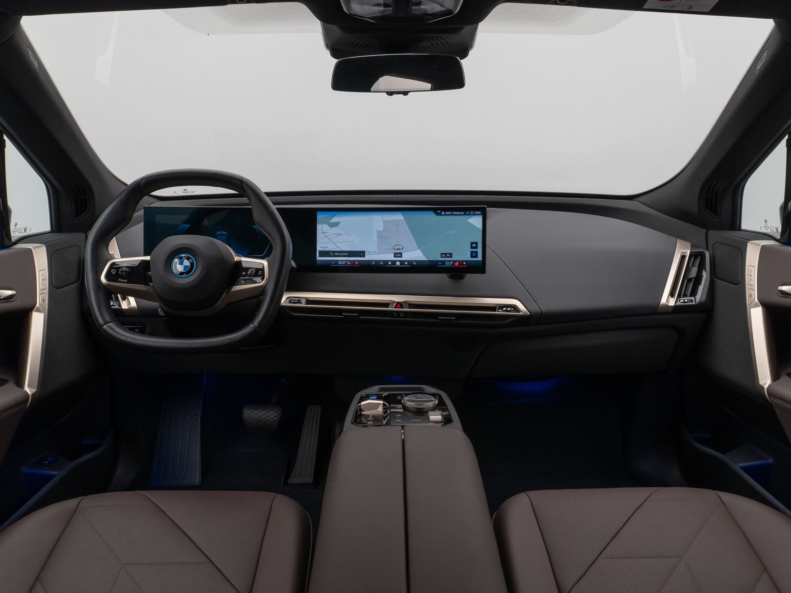 Fahrzeugabbildung BMW iX xD40 Panorama Kamera HiFi Komfort SkyLounge